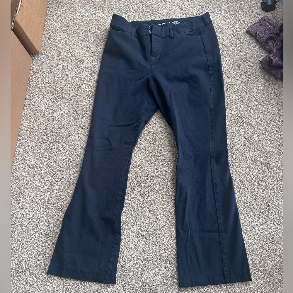 Old Navy High-Rise Pixie Flare Pants in Black